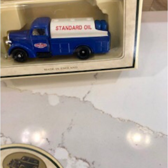 NWT Vintage 8 CHEVRON DIE CAST TRUCKS MADE IN ENGLAND BY LLEDO Models - Picture 7 of 11